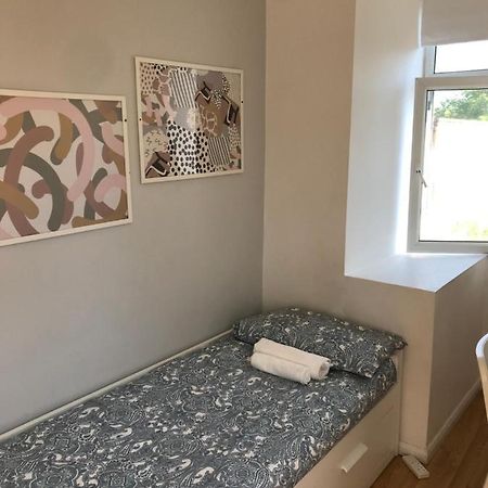Single Bedrooms With Wifi And Underbed 10 Londra Exterior foto