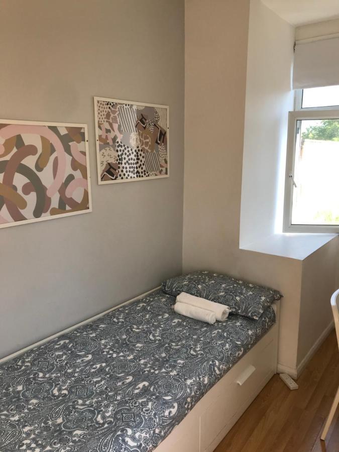 Single Bedrooms With Wifi And Underbed 10 Londra Exterior foto