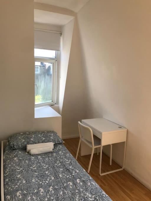 Single Bedrooms With Wifi And Underbed 10 Londra Exterior foto