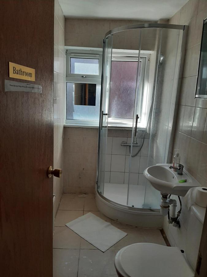 Single Bedrooms With Wifi And Underbed 10 Londra Exterior foto
