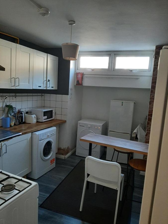 Single Bedrooms With Wifi And Underbed 10 Londra Exterior foto