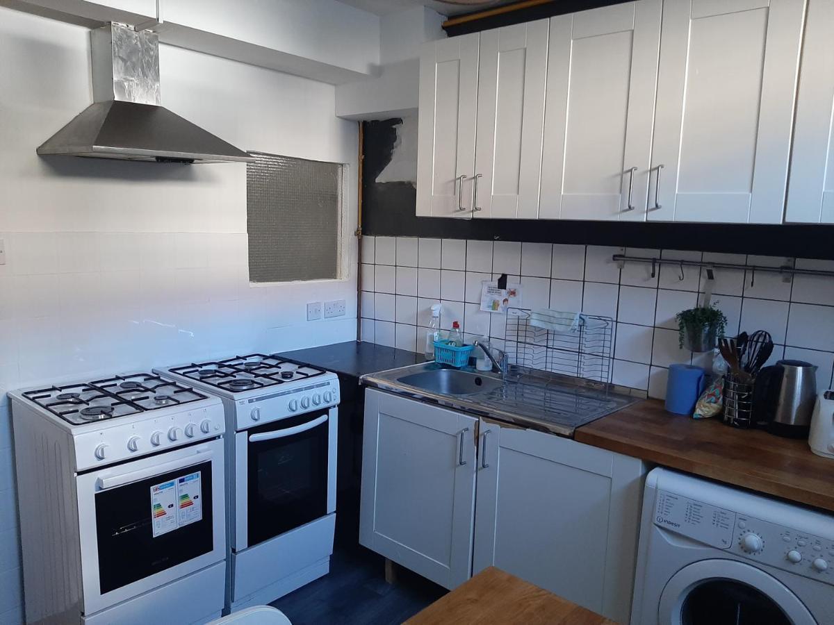 Single Bedrooms With Wifi And Underbed 10 Londra Exterior foto